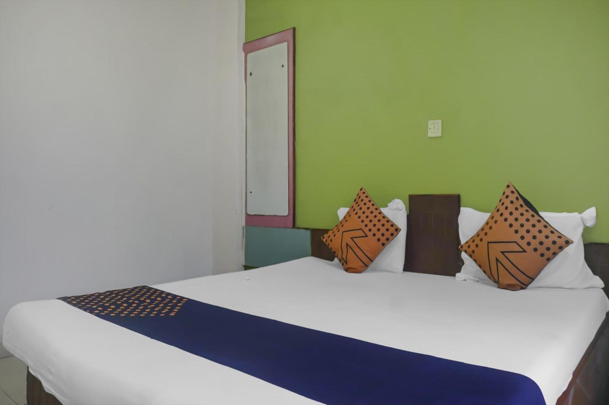 Hotel O Peacock Lodging Kharakvasla Exterior foto